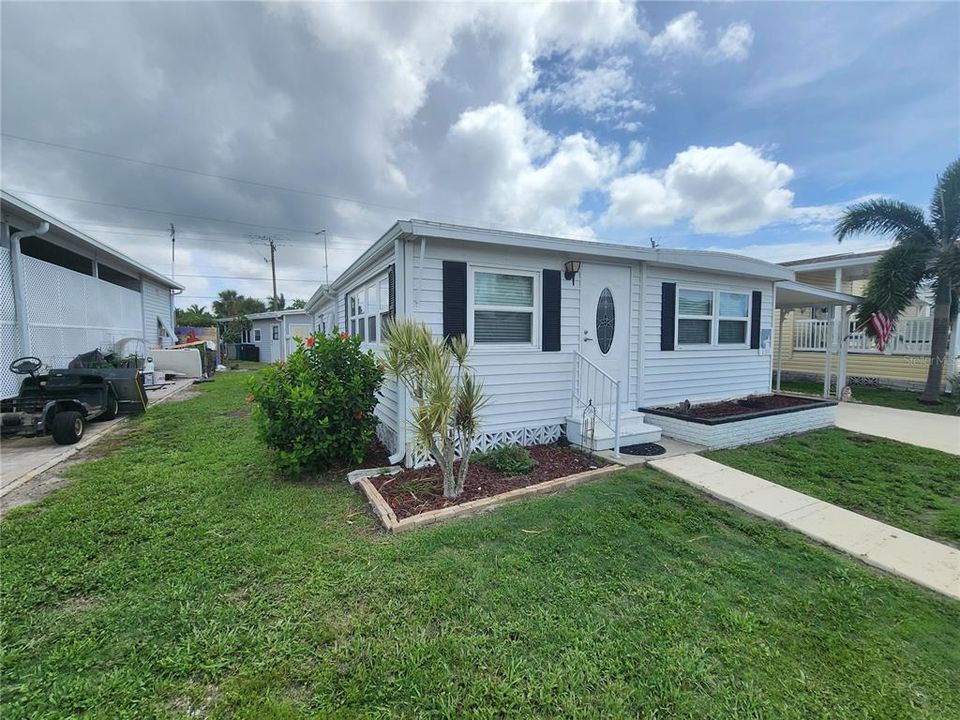 For Sale: $125,000 (2 beds, 2 baths, 1008 Square Feet)
