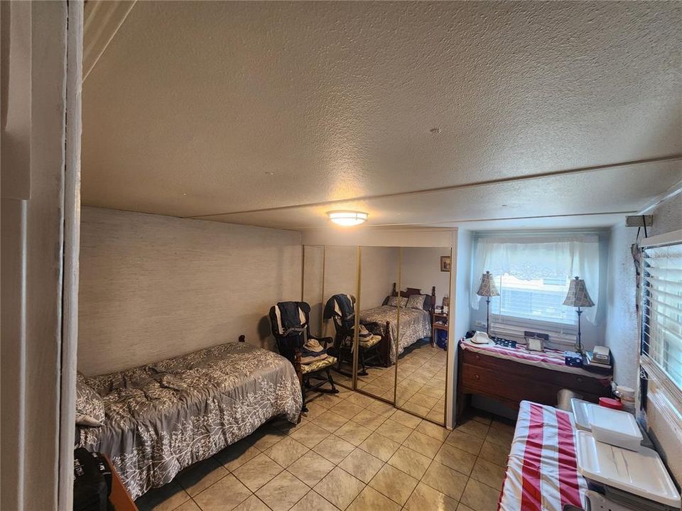 For Sale: $125,000 (2 beds, 2 baths, 1008 Square Feet)