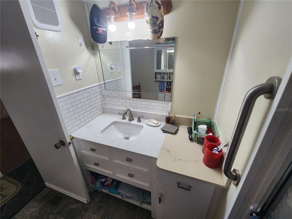 For Sale: $125,000 (2 beds, 2 baths, 1008 Square Feet)