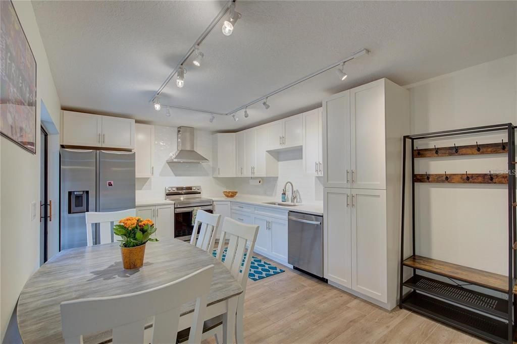 For Rent: $2,300 (2 beds, 2 baths, 1344 Square Feet)