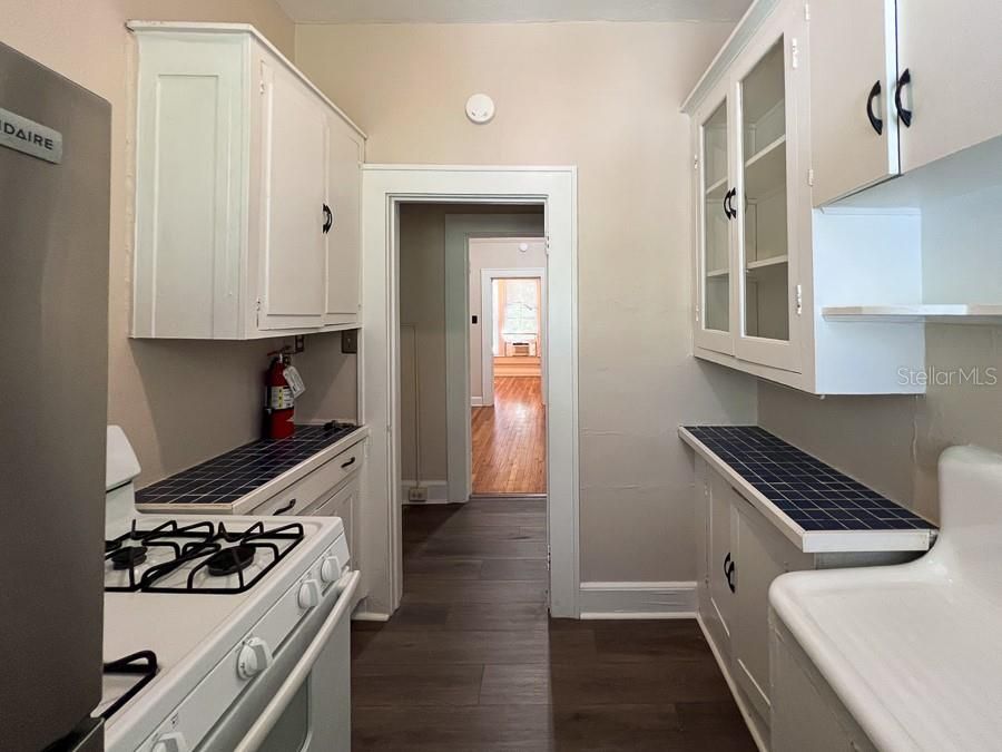 For Rent: $1,250 (2 beds, 1 baths, 850 Square Feet)