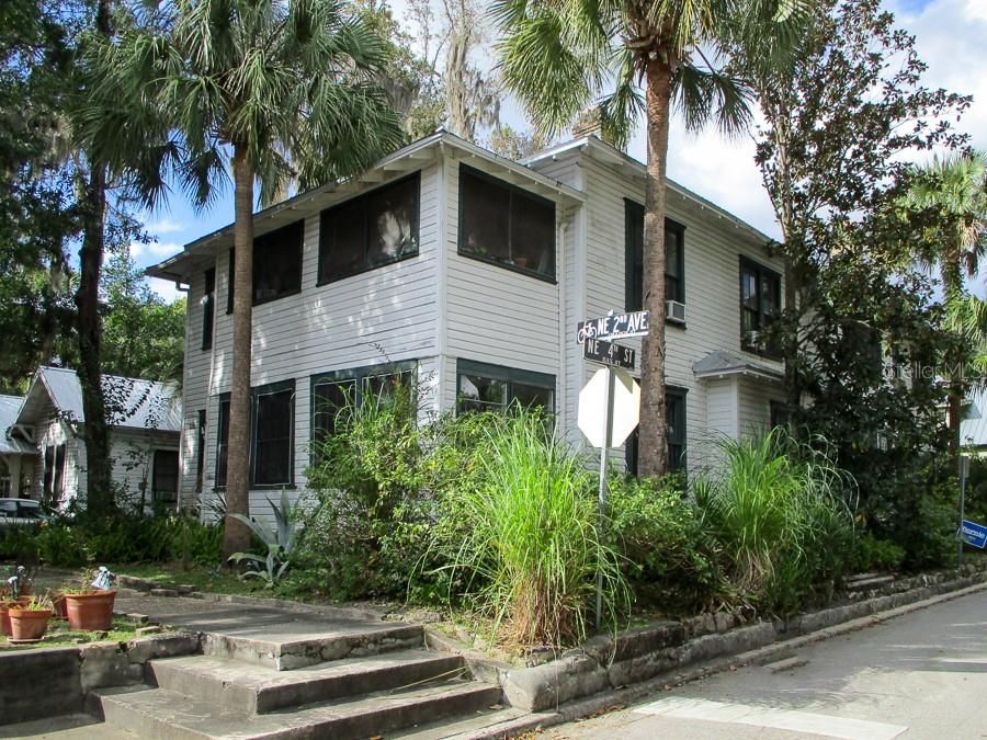 For Rent: $1,250 (2 beds, 1 baths, 850 Square Feet)