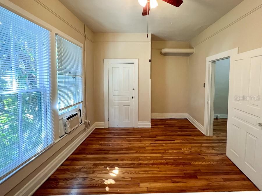 For Rent: $1,250 (2 beds, 1 baths, 850 Square Feet)