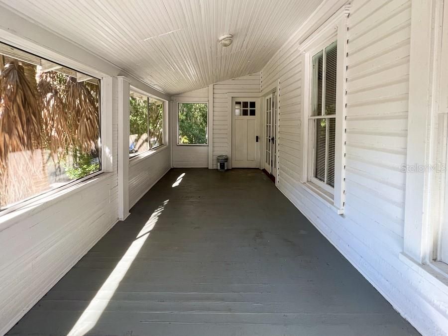 For Rent: $1,250 (2 beds, 1 baths, 850 Square Feet)