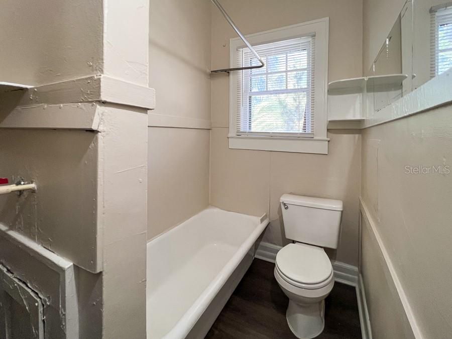 For Rent: $1,250 (2 beds, 1 baths, 850 Square Feet)