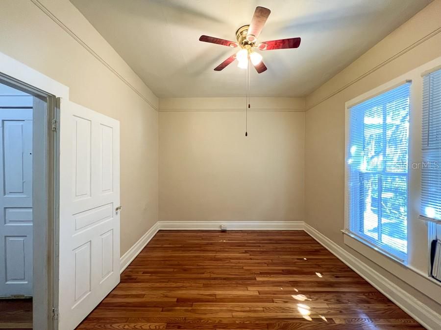 For Rent: $1,250 (2 beds, 1 baths, 850 Square Feet)