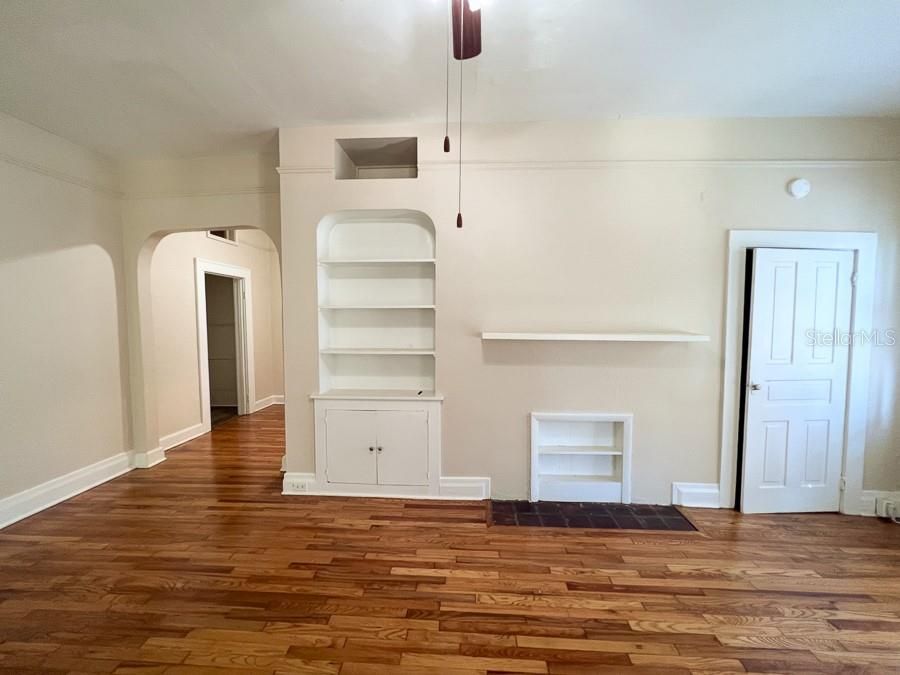 For Rent: $1,250 (2 beds, 1 baths, 850 Square Feet)