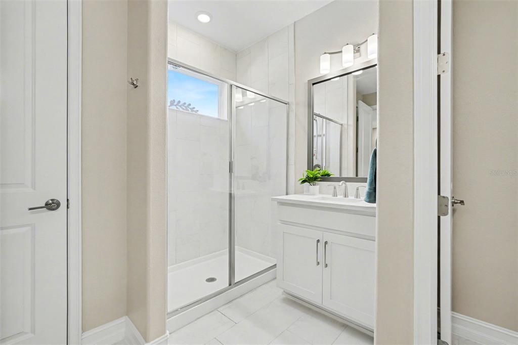 En Renta: $2,975 (3 camas, 2 baños, 1827 Pies cuadrados)