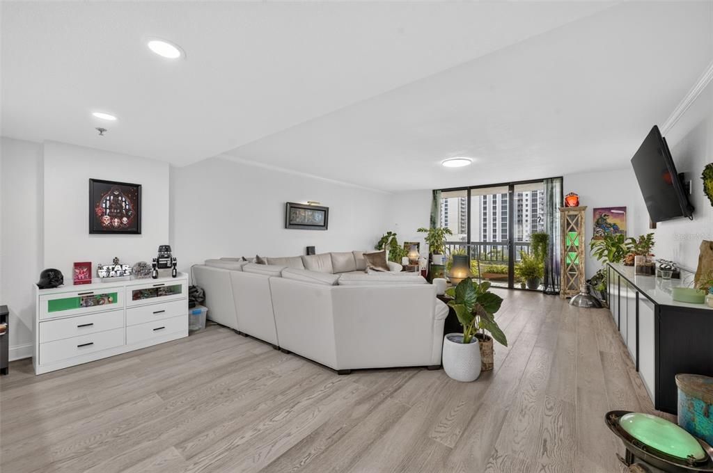 На продажу: $284,900 (2 спален, 2 ванн, 1338 Квадратных фут)