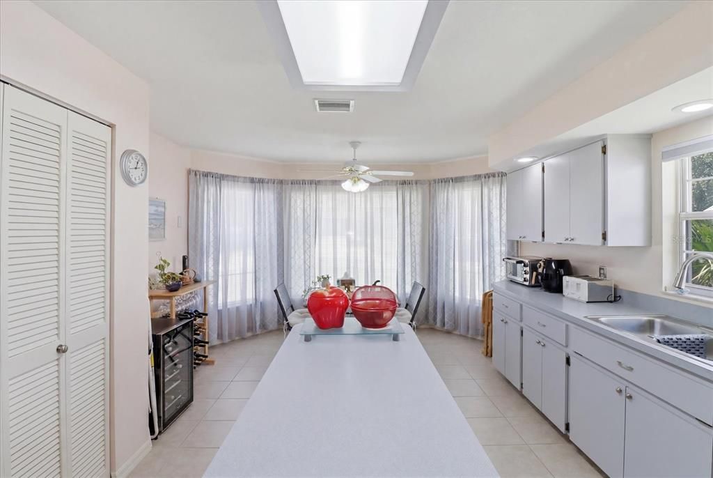 На продажу: $259,000 (3 спален, 2 ванн, 1687 Квадратных фут)