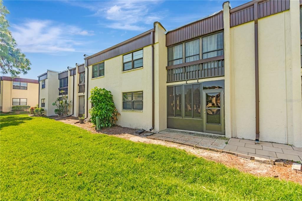 На продажу: $149,900 (2 спален, 1 ванн, 1020 Квадратных фут)