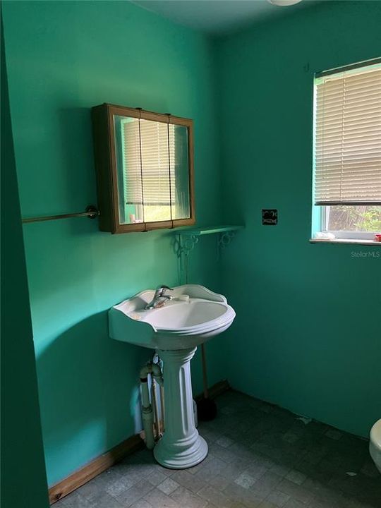 Activo con contrato: $199,000 (4 camas, 2 baños, 1244 Pies cuadrados)