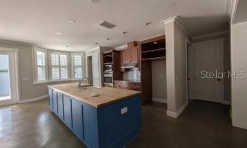 En Venta: $624,000 (4 camas, 3 baños, 2627 Pies cuadrados)