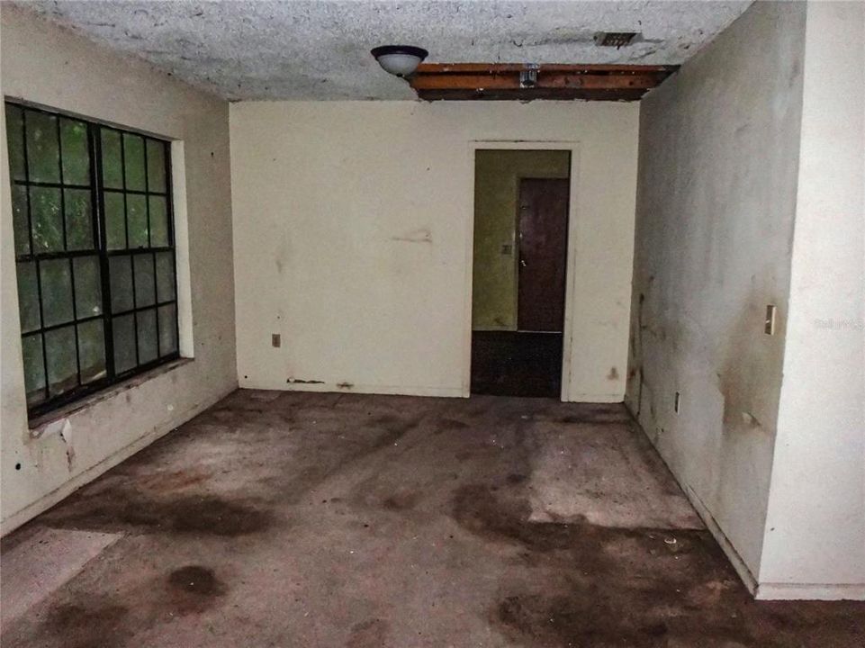 En Venta: $219,900 (4 camas, 2 baños, 1352 Pies cuadrados)