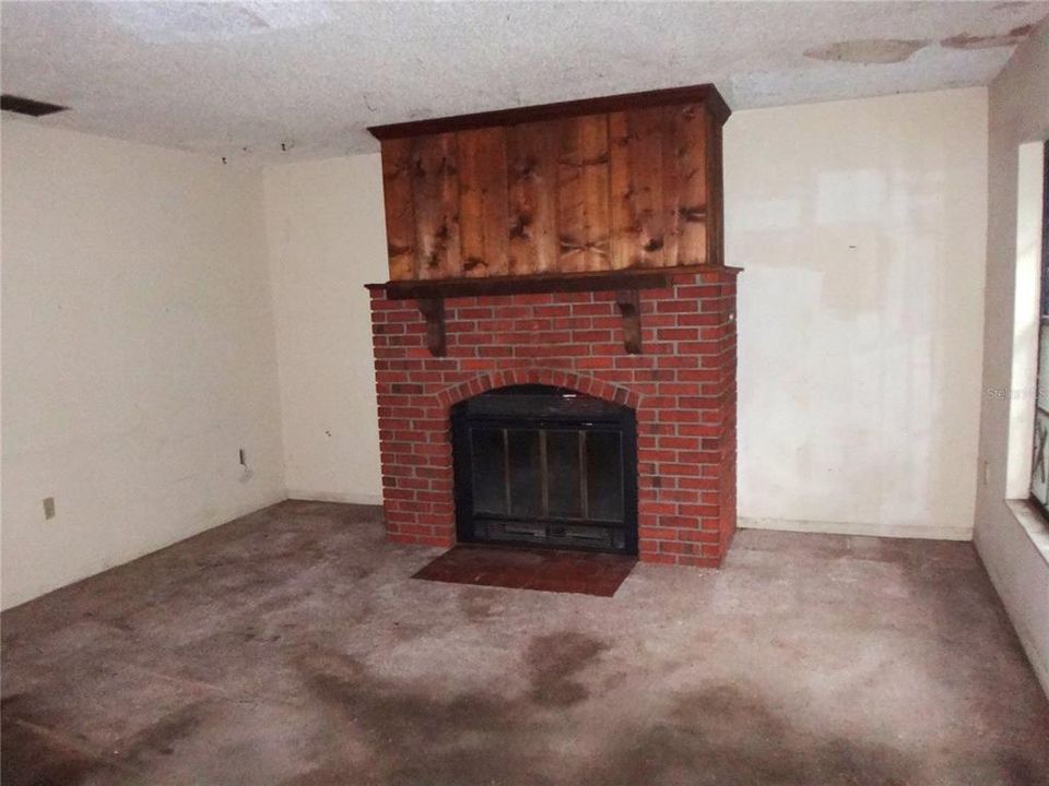 En Venta: $219,900 (4 camas, 2 baños, 1352 Pies cuadrados)