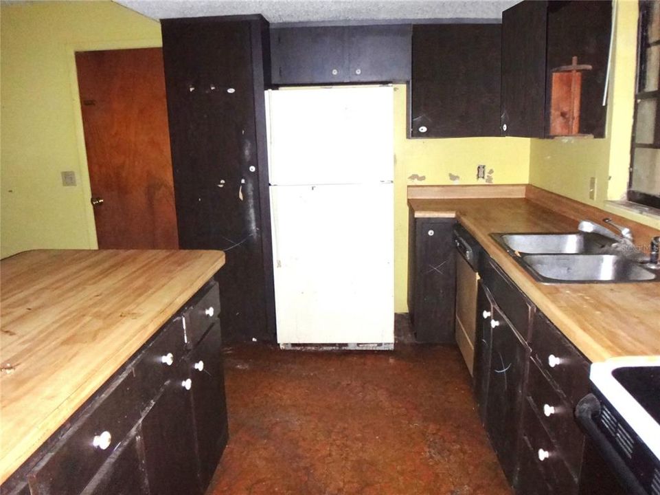 En Venta: $219,900 (4 camas, 2 baños, 1352 Pies cuadrados)