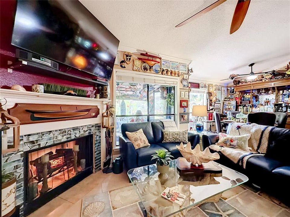En Venta: $198,500 (1 camas, 1 baños, 842 Pies cuadrados)