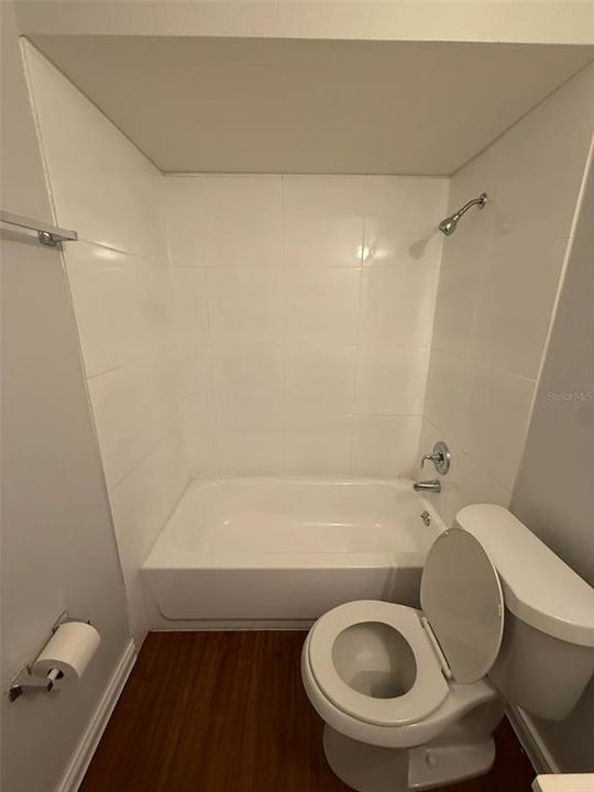 На продажу: $170,000 (2 спален, 2 ванн, 905 Квадратных фут)