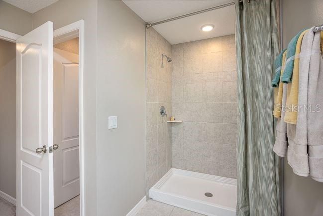 En Venta: $359,990 (5 camas, 3 baños, 2284 Pies cuadrados)