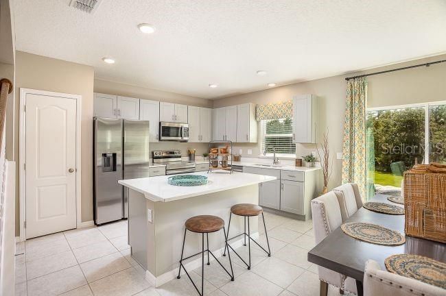 En Venta: $359,990 (5 camas, 3 baños, 2284 Pies cuadrados)