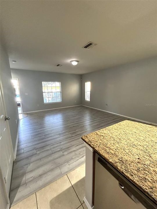 В аренду: $1,850 (2 спален, 2 ванн, 1365 Квадратных фут)