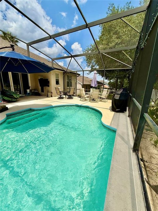 En Venta: $555,000 (4 camas, 3 baños, 2360 Pies cuadrados)