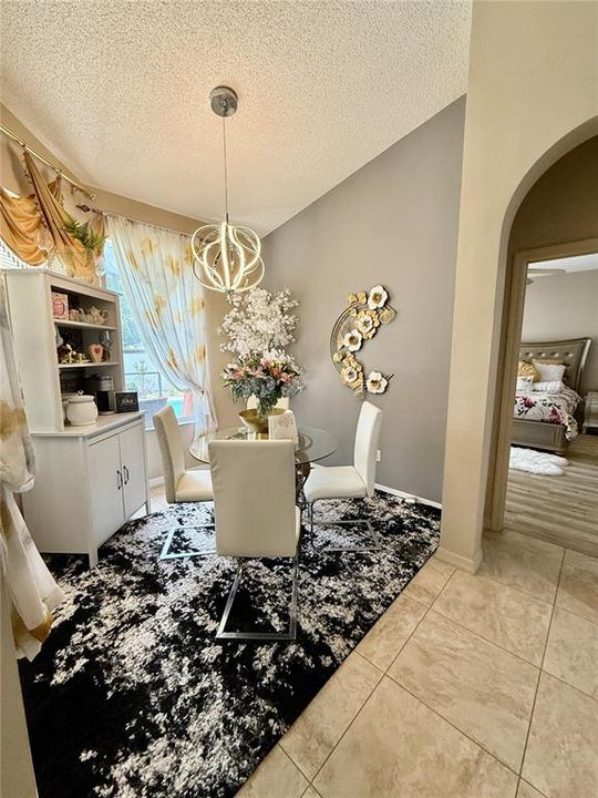 En Venta: $555,000 (4 camas, 3 baños, 2360 Pies cuadrados)
