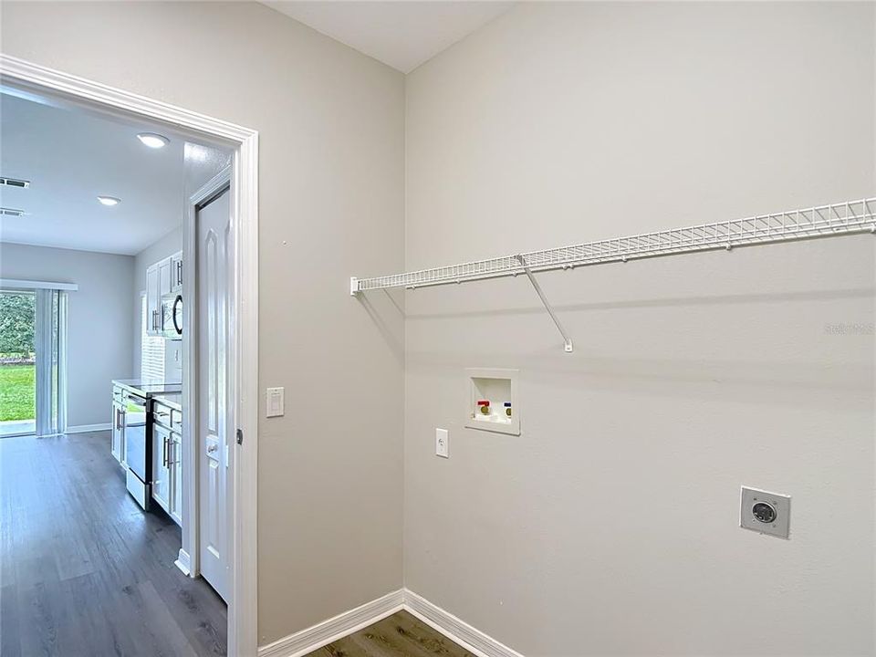 На продажу: $369,900 (4 спален, 2 ванн, 1958 Квадратных фут)