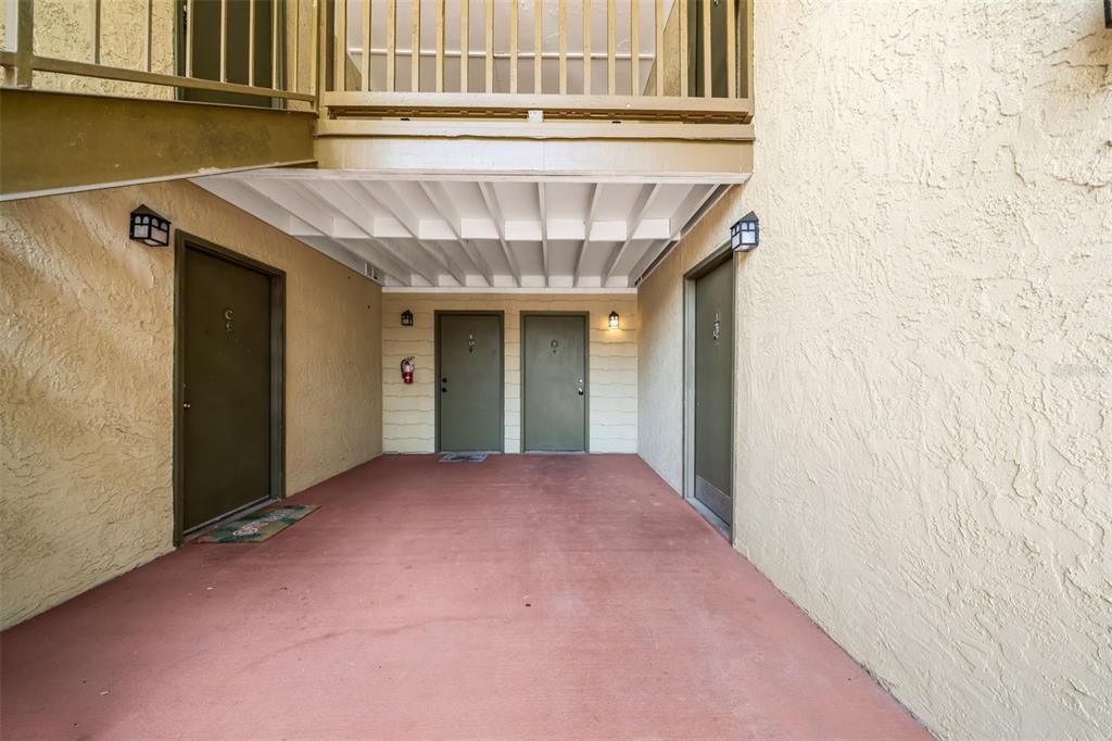 Active With Contract: $139,900 (2 beds, 2 baths, 864 Square Feet)