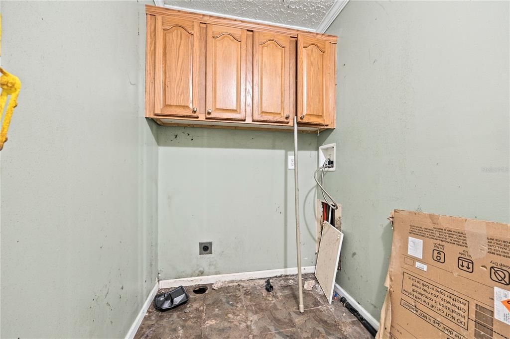 На продажу: $230,000 (4 спален, 2 ванн, 2356 Квадратных фут)