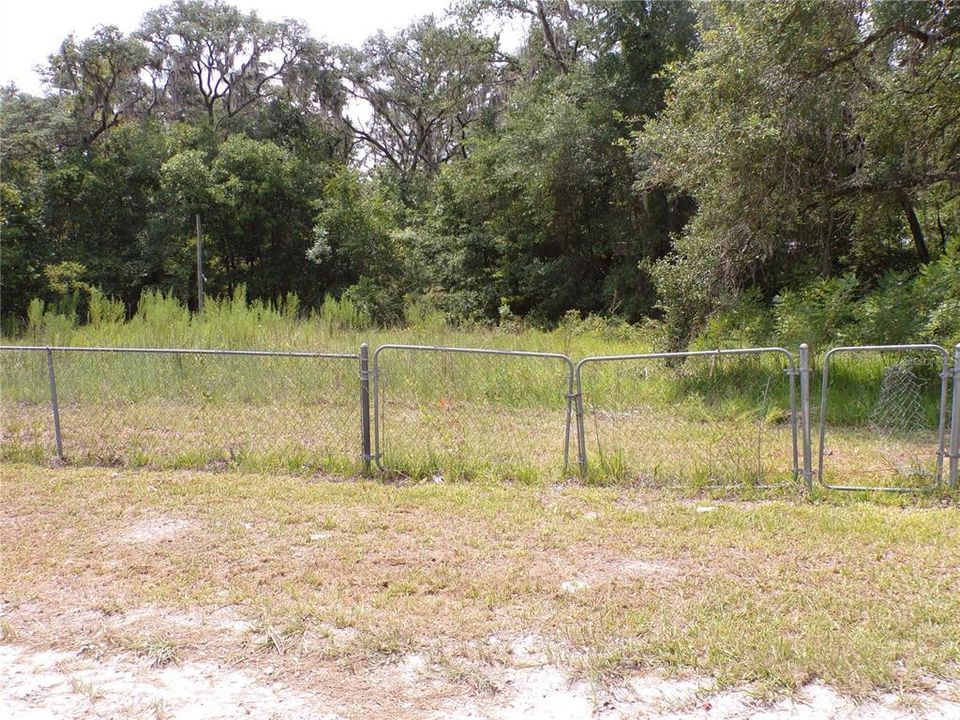 For Sale: $99,500 (2 beds, 1 baths, 400 Square Feet)