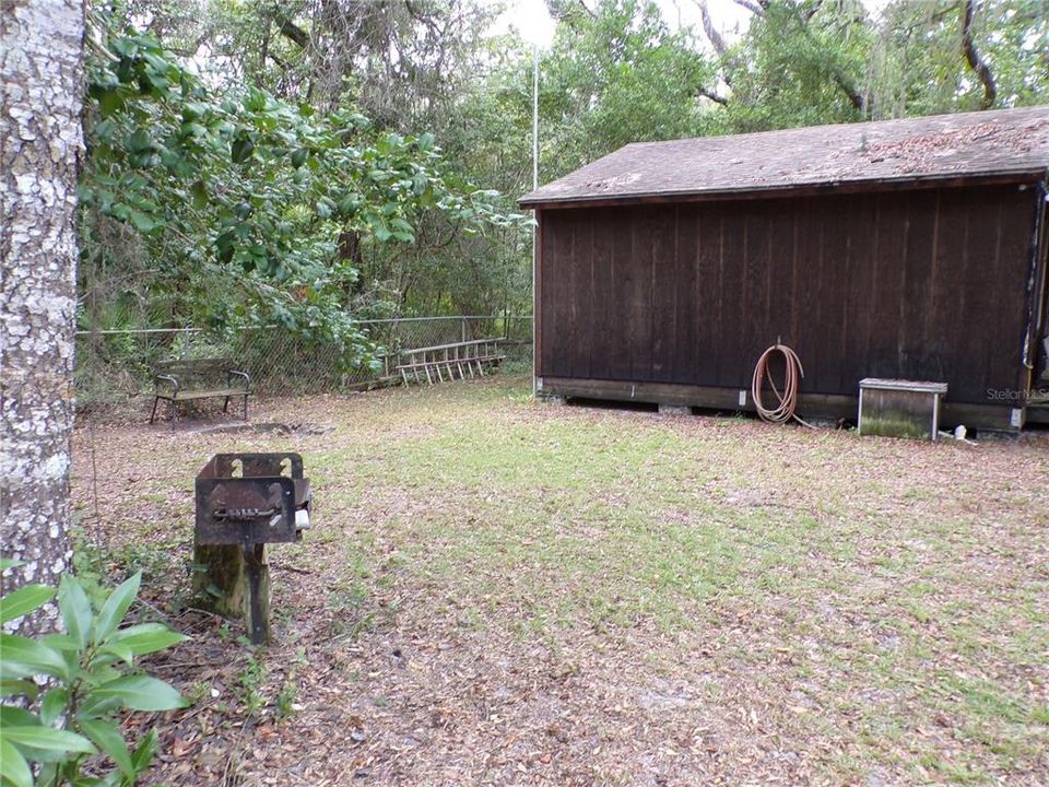 For Sale: $99,500 (2 beds, 1 baths, 400 Square Feet)