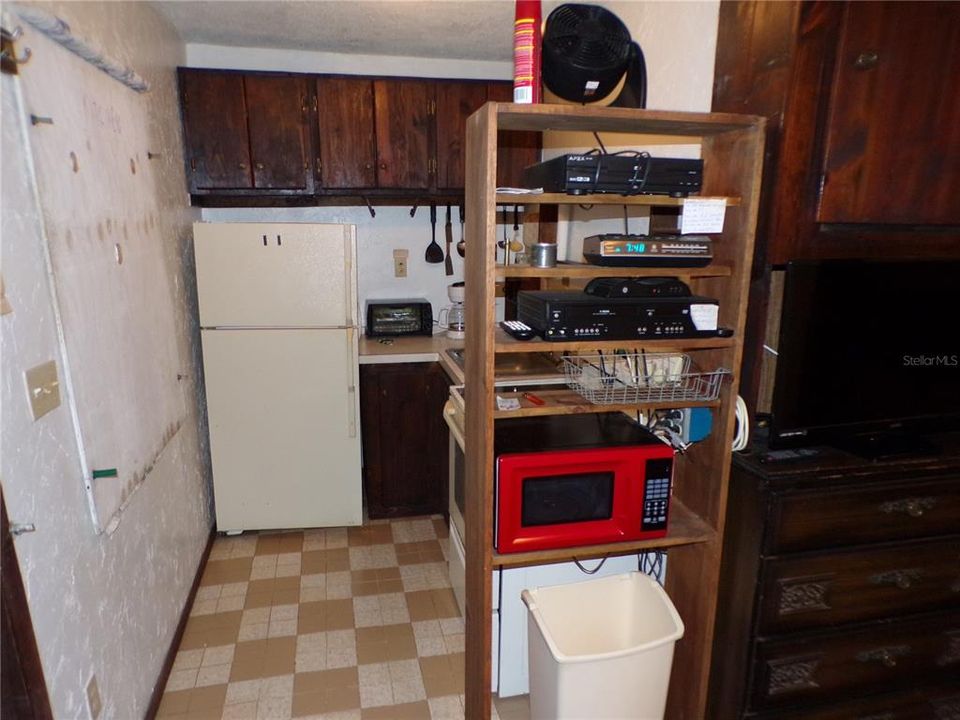 For Sale: $99,500 (2 beds, 1 baths, 400 Square Feet)
