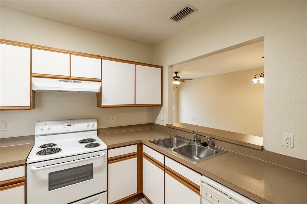 For Rent: $1,700 (3 beds, 2 baths, 1151 Square Feet)