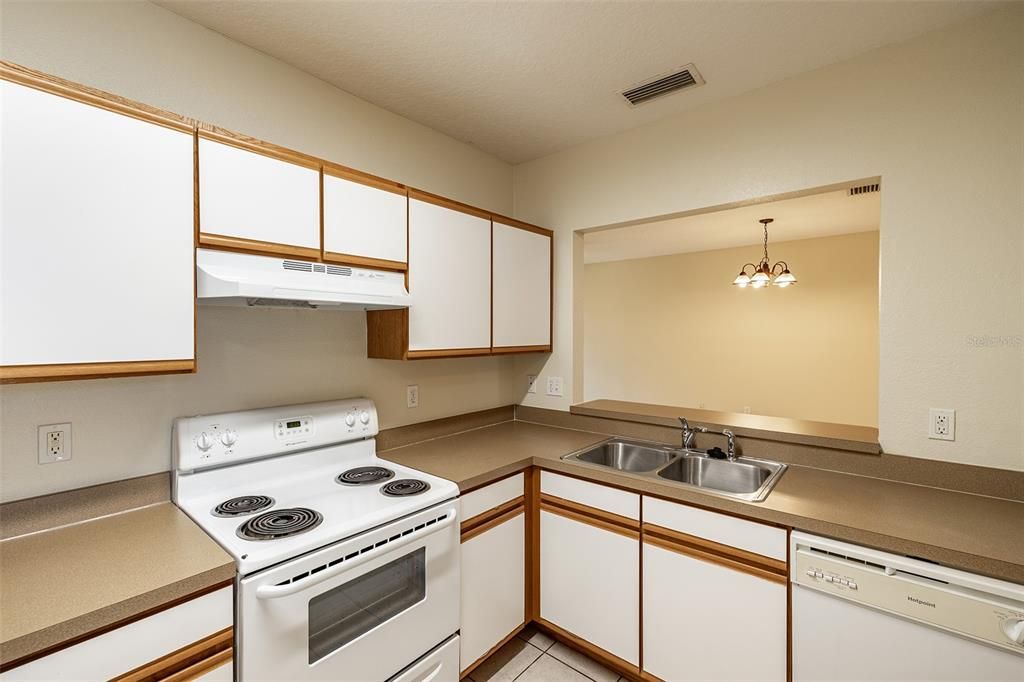 For Rent: $1,700 (3 beds, 2 baths, 1151 Square Feet)