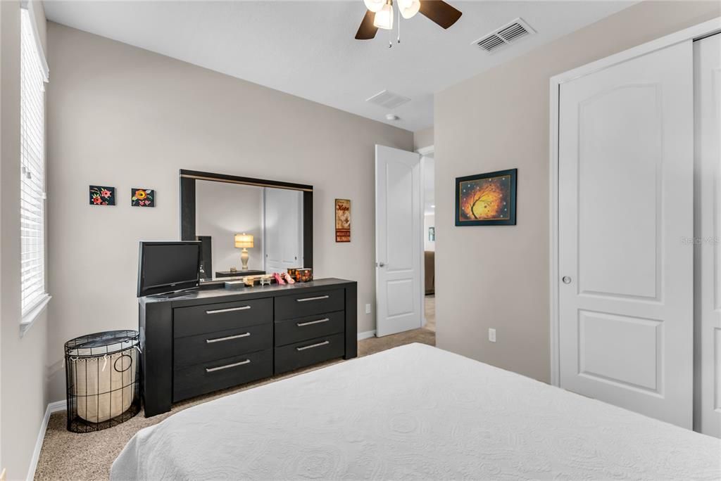 Activo con contrato: $799,900 (4 camas, 3 baños, 2818 Pies cuadrados)