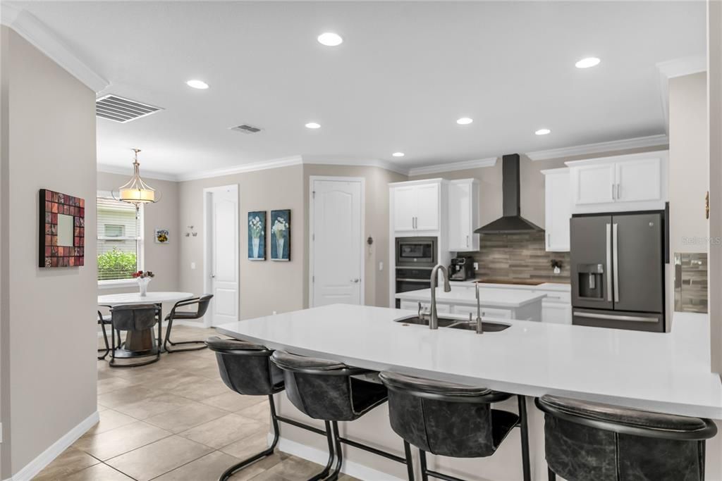 Activo con contrato: $799,900 (4 camas, 3 baños, 2818 Pies cuadrados)
