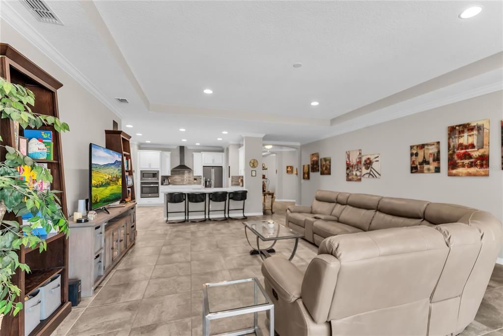 Activo con contrato: $799,900 (4 camas, 3 baños, 2818 Pies cuadrados)