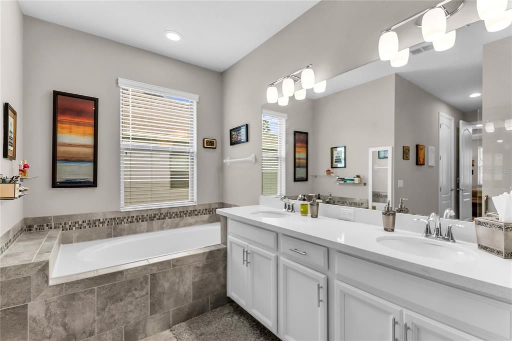 Activo con contrato: $799,900 (4 camas, 3 baños, 2818 Pies cuadrados)