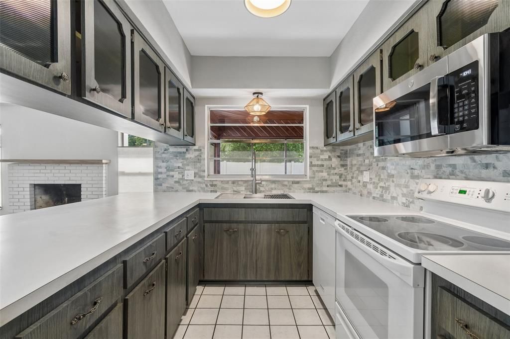 Active With Contract: $455,000 (4 beds, 2 baths, 1957 Square Feet)