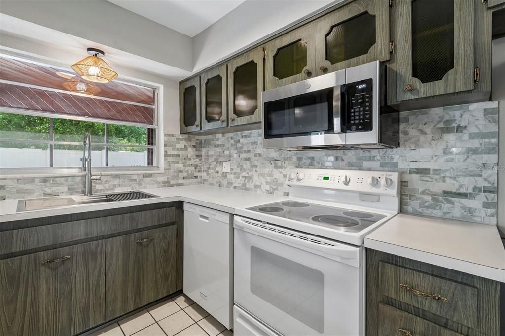 Active With Contract: $455,000 (4 beds, 2 baths, 1957 Square Feet)