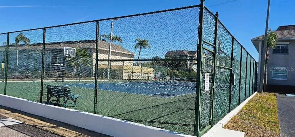 For Rent: $1,700 (1 beds, 1 baths, 827 Square Feet)
