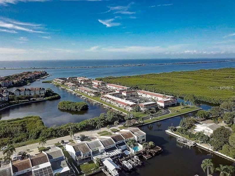 For Rent: $1,700 (1 beds, 1 baths, 827 Square Feet)