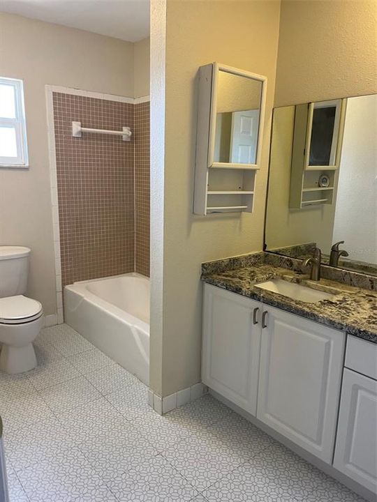For Rent: $1,700 (1 beds, 1 baths, 827 Square Feet)