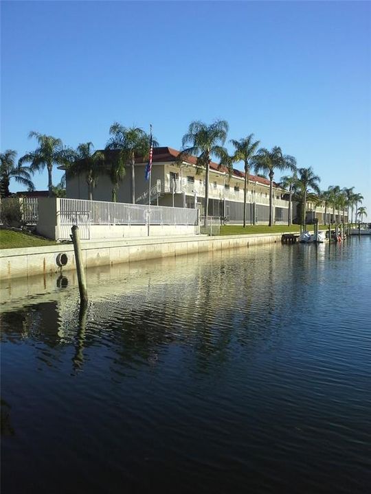 For Rent: $1,700 (1 beds, 1 baths, 827 Square Feet)