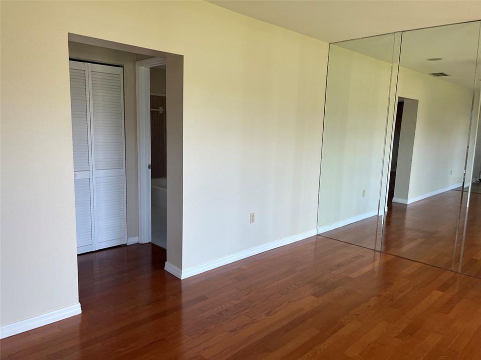 For Rent: $1,700 (1 beds, 1 baths, 827 Square Feet)