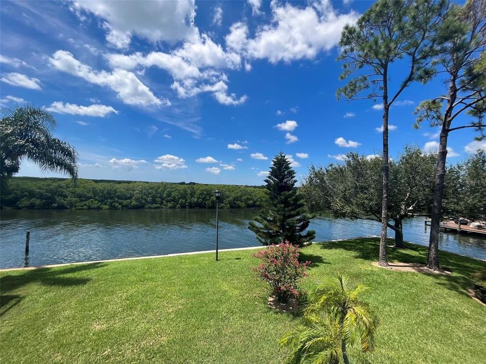 For Rent: $1,700 (1 beds, 1 baths, 827 Square Feet)