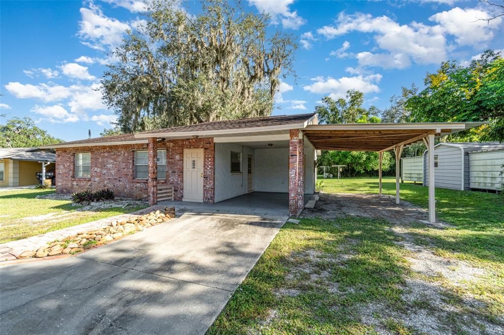 For Sale: $215,000 (2 beds, 1 baths, 775 Square Feet)