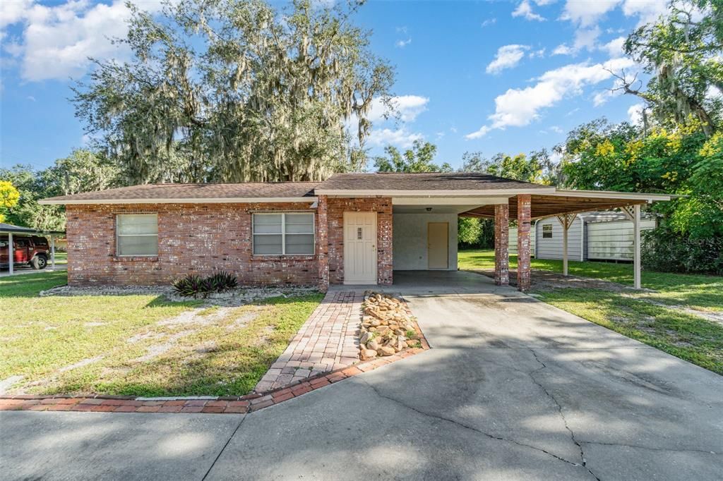 For Sale: $215,000 (2 beds, 1 baths, 775 Square Feet)