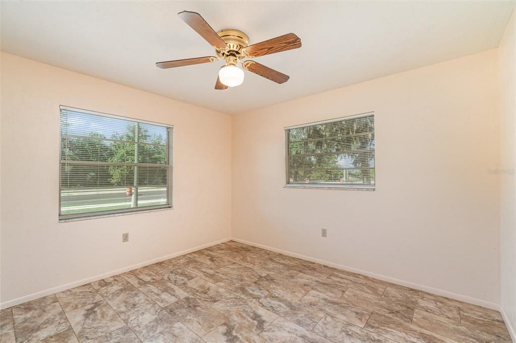 For Sale: $215,000 (2 beds, 1 baths, 775 Square Feet)